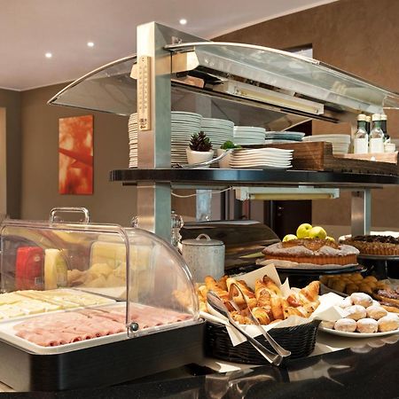 B&B Hotel Malpensa Lago Maggiore Верджате Экстерьер фото