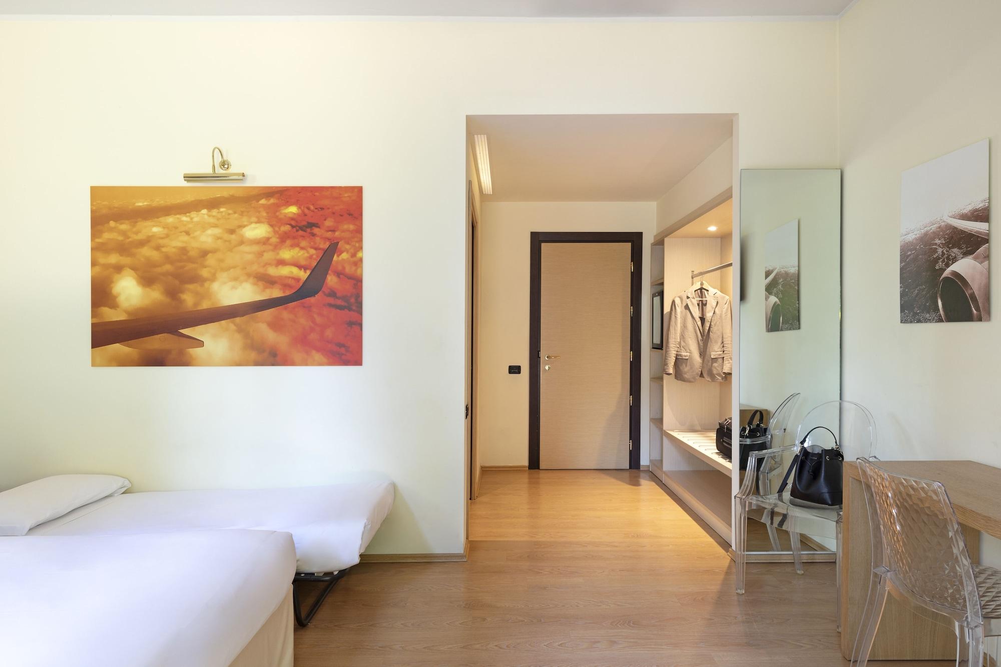 B&B Hotel Malpensa Lago Maggiore Верджате Экстерьер фото