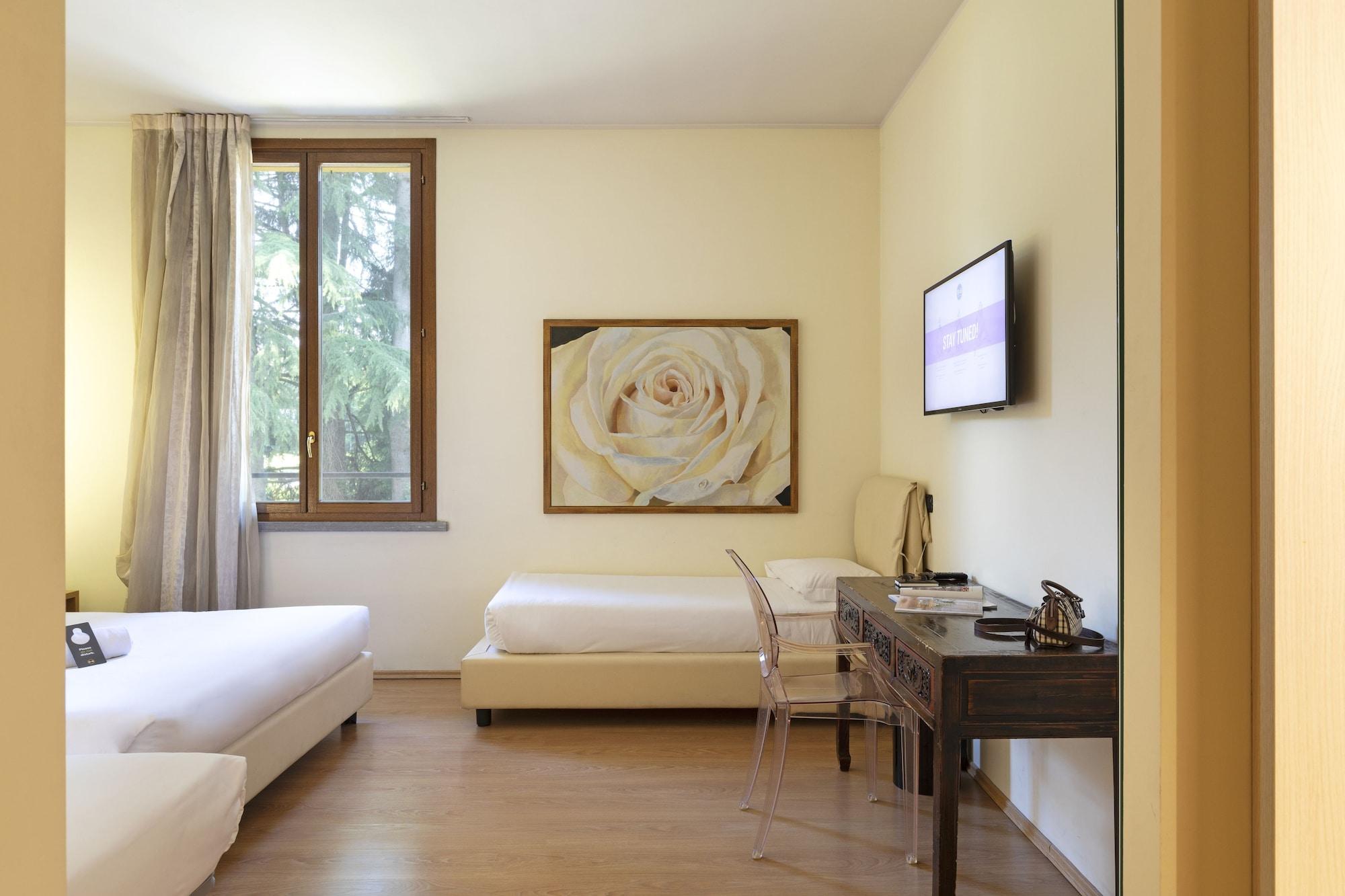 B&B Hotel Malpensa Lago Maggiore Верджате Экстерьер фото