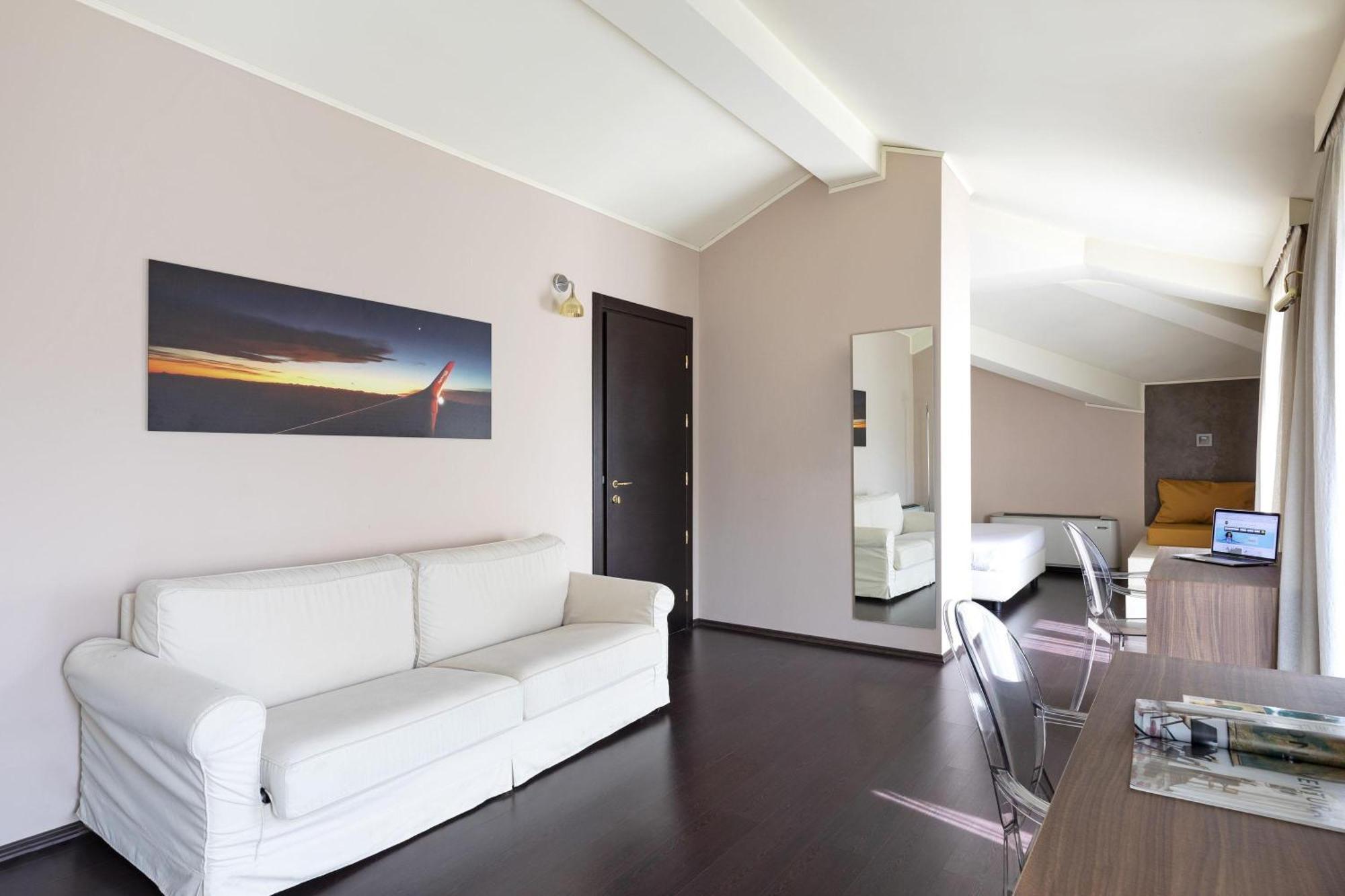 B&B Hotel Malpensa Lago Maggiore Верджате Экстерьер фото