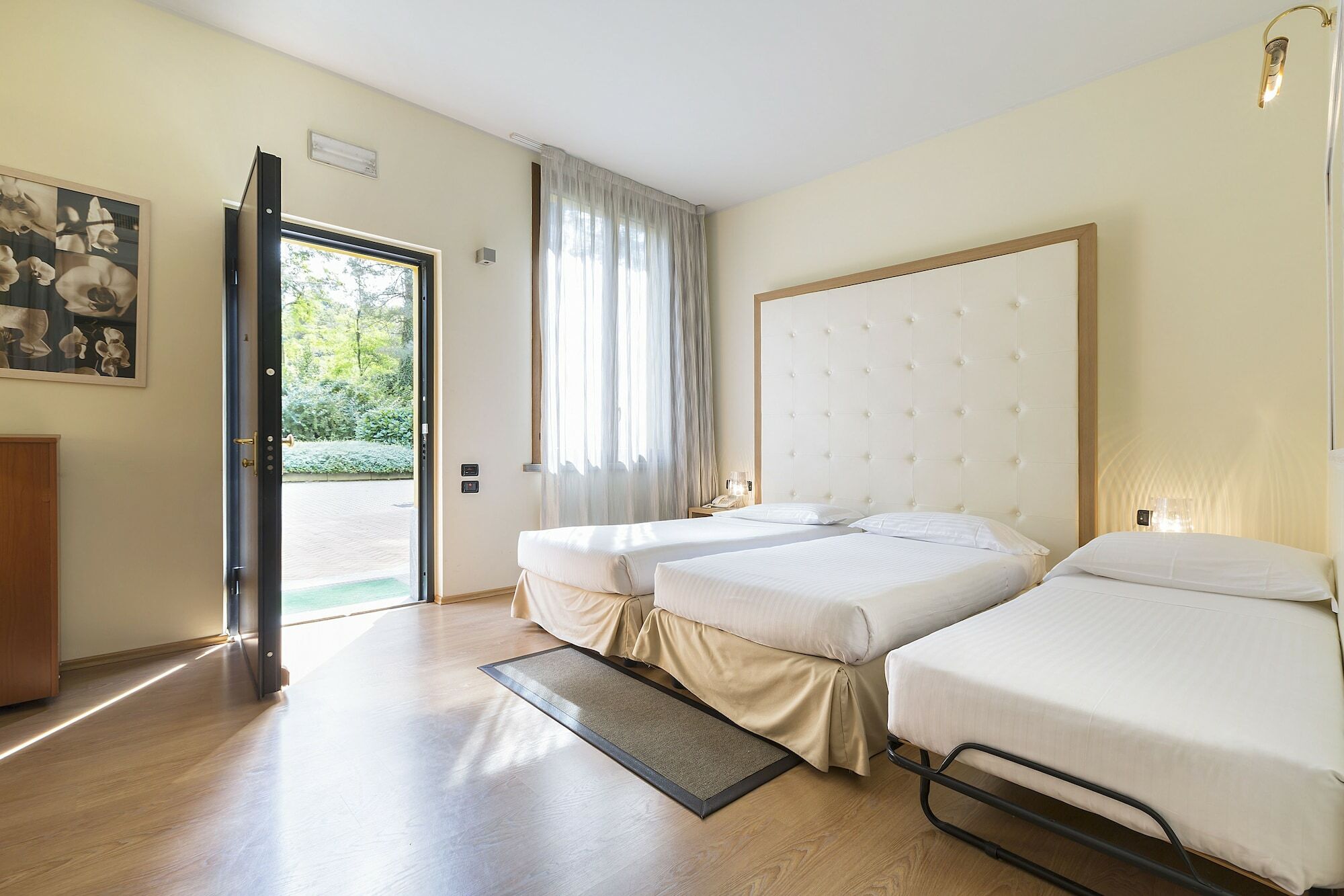 B&B Hotel Malpensa Lago Maggiore Верджате Экстерьер фото