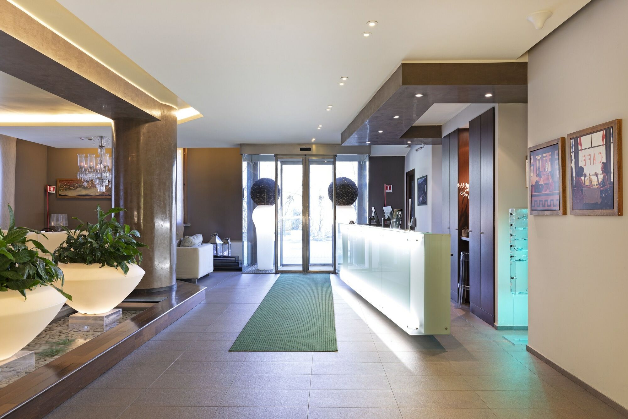 B&B Hotel Malpensa Lago Maggiore Верджате Экстерьер фото